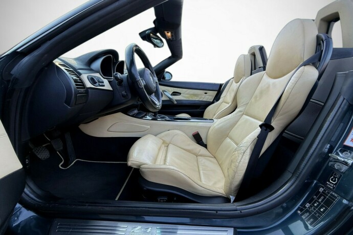 bmw-z4-bensin-2005-big-17
