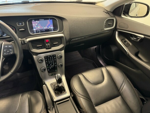 volvo-v40-cross-country-bensin-2018-big-10
