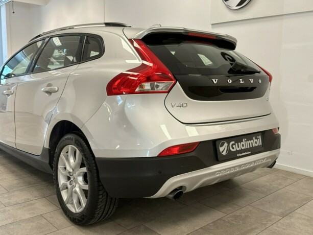 volvo-v40-cross-country-bensin-2018-big-2
