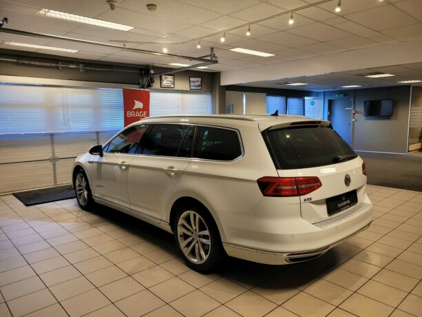 volkswagen-passat-elektrisitetbensin-2018-big-5