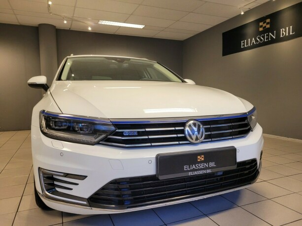 volkswagen-passat-elektrisitetbensin-2018-big-8