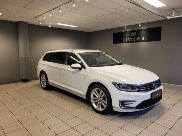 volkswagen-passat-elektrisitetbensin-2018-big-0