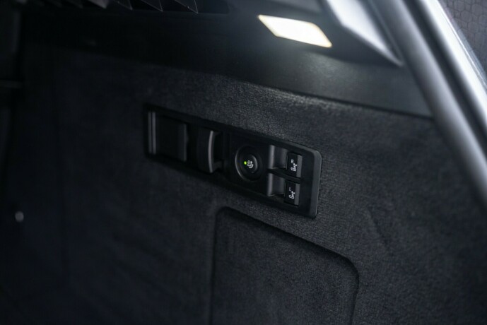bmw-ix-m60-elektrisitet-2022-big-36