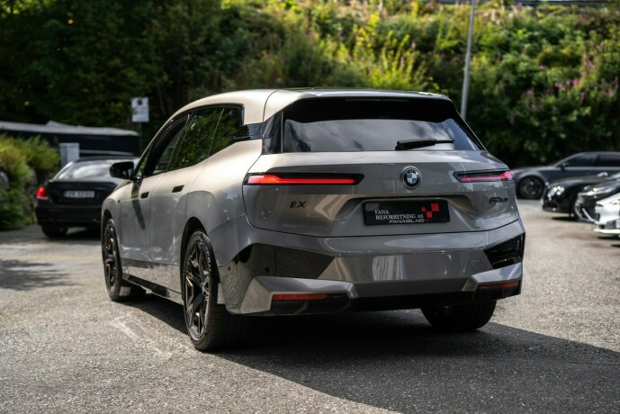 bmw-ix-m60-elektrisitet-2022-big-4