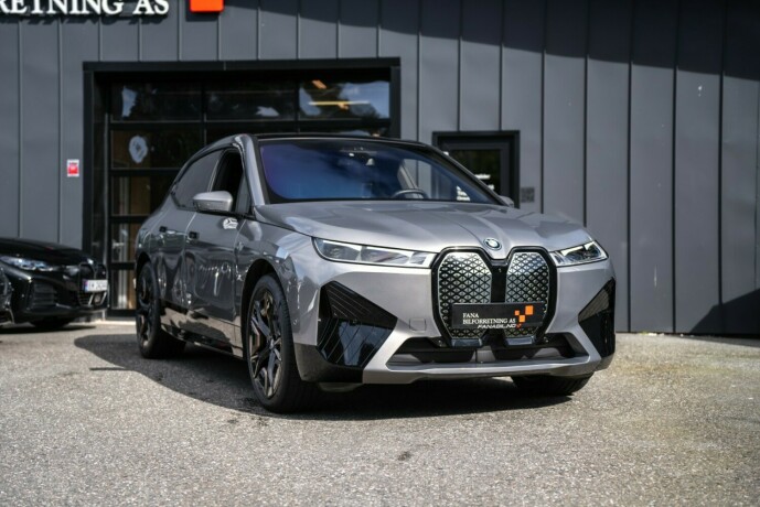 bmw-ix-m60-elektrisitet-2022-big-1