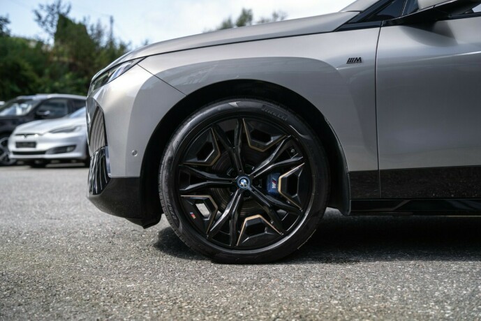 bmw-ix-m60-elektrisitet-2022-big-6