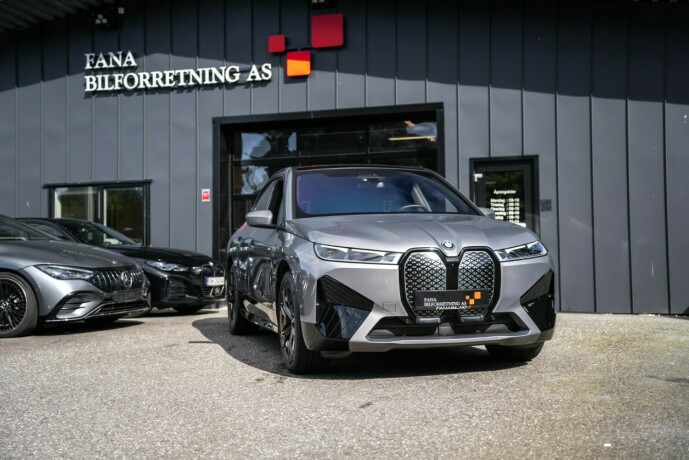 bmw-ix-m60-elektrisitet-2022-big-0