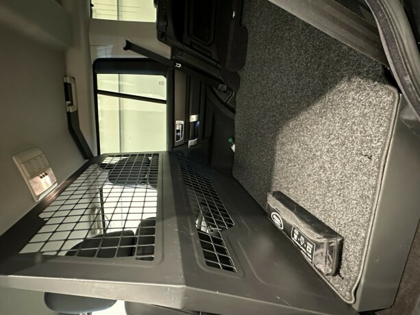 land-rover-discovery-diesel-2014-big-21