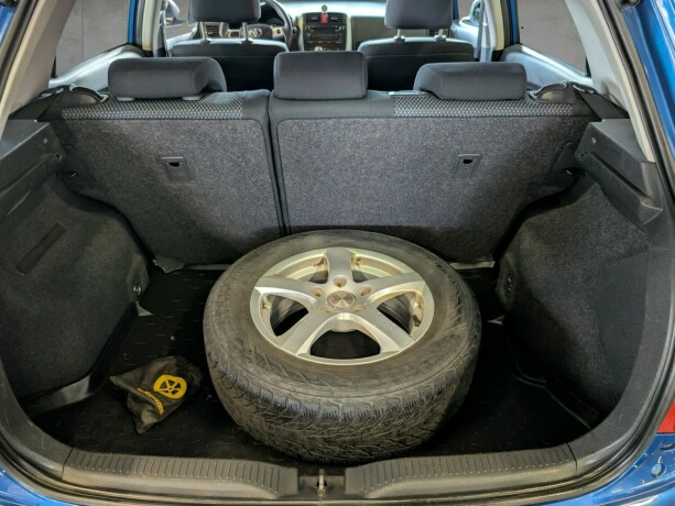 toyota-auris-diesel-2010-big-26