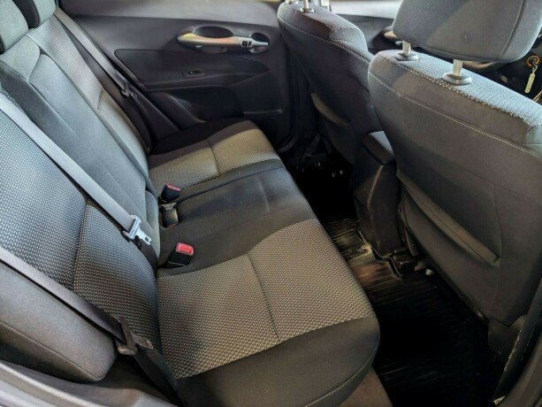 toyota-auris-diesel-2010-big-23