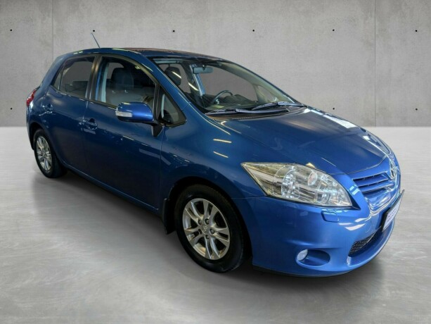 toyota-auris-diesel-2010-big-1