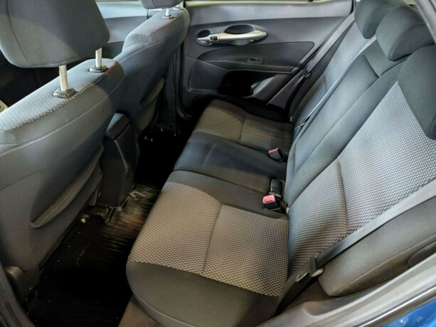 toyota-auris-diesel-2010-big-21