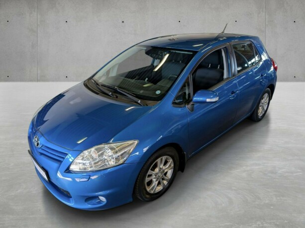 toyota-auris-diesel-2010-big-4