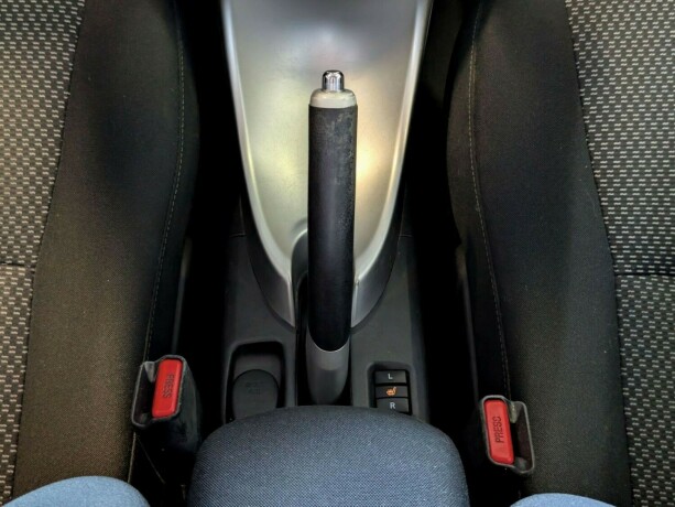 toyota-auris-diesel-2010-big-19