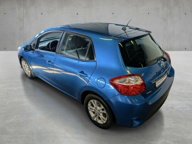 toyota-auris-diesel-2010-big-6