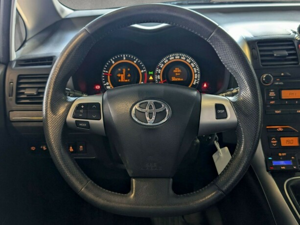 toyota-auris-diesel-2010-big-15
