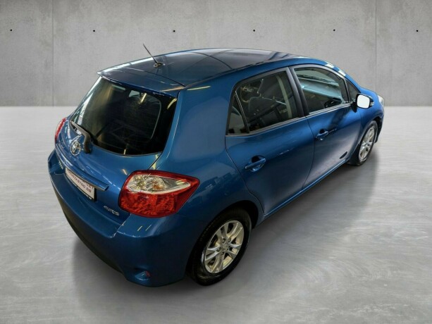 toyota-auris-diesel-2010-big-7