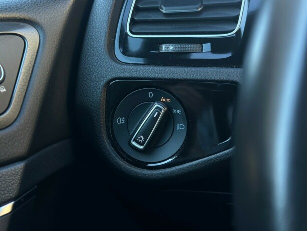 volkswagen-golf-elektrisitetbensin-2018-big-35