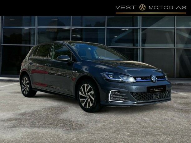 volkswagen-golf-elektrisitetbensin-2018-big-0