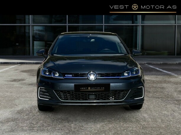volkswagen-golf-elektrisitetbensin-2018-big-1