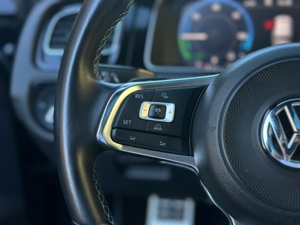 volkswagen-golf-elektrisitetbensin-2018-big-25