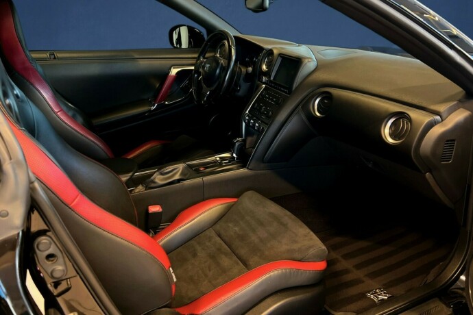 nissan-gt-r-bensin-2009-big-11