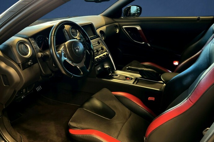 nissan-gt-r-bensin-2009-big-9