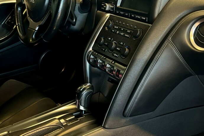 nissan-gt-r-bensin-2009-big-16