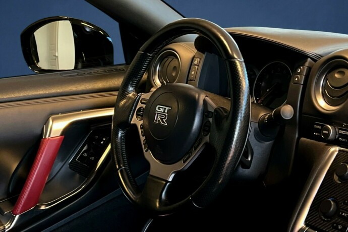 nissan-gt-r-bensin-2009-big-15