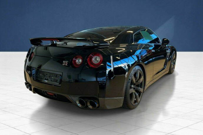 nissan-gt-r-bensin-2009-big-4