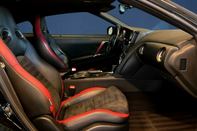 nissan-gt-r-bensin-2009-big-12