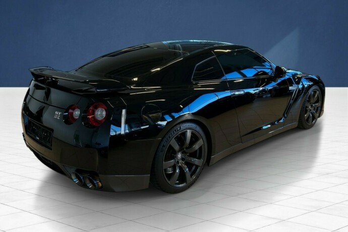 nissan-gt-r-bensin-2009-big-3