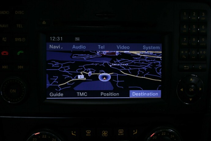 mercedes-benz-gl-bensin-2011-big-15