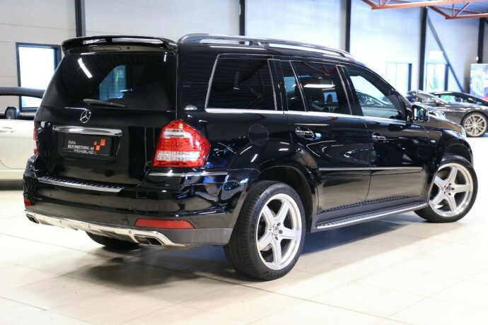 mercedes-benz-gl-bensin-2011-big-2