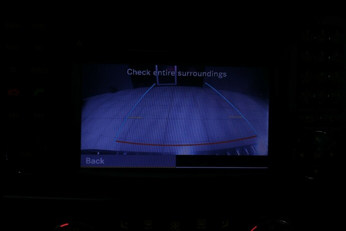 mercedes-benz-gl-bensin-2011-big-16