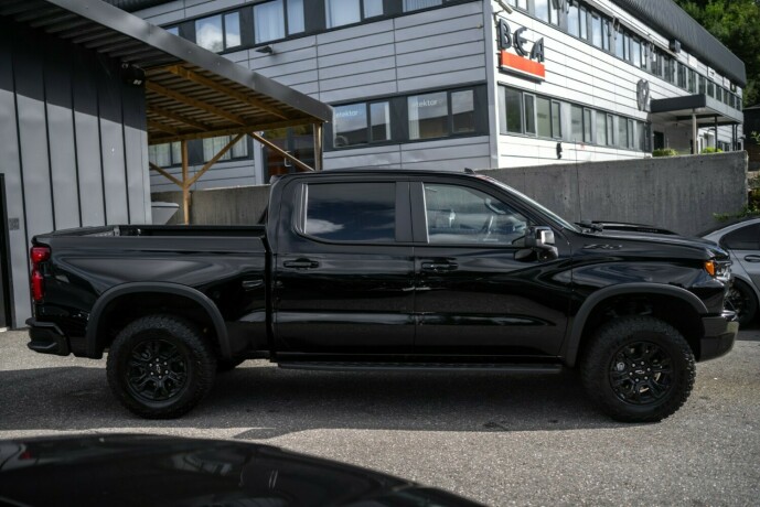 chevrolet-silverado-diesel-2025-big-40
