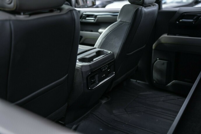 chevrolet-silverado-diesel-2025-big-22