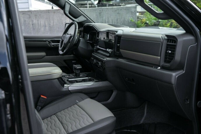 chevrolet-silverado-diesel-2025-big-23