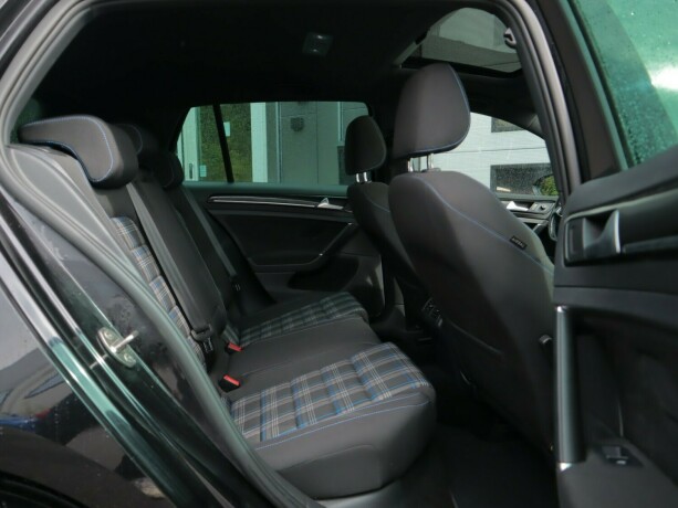 volkswagen-golf-elektrisitetbensin-2016-big-16