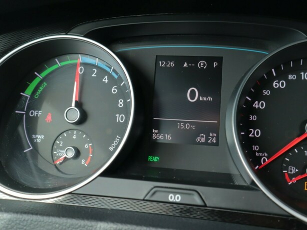 volkswagen-golf-elektrisitetbensin-2016-big-21