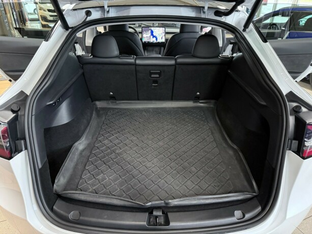 tesla-model-y-elektrisitet-2023-big-35