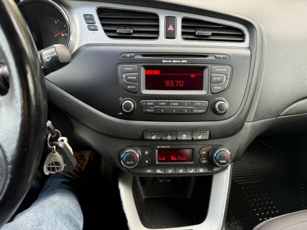 kia-cee039d-bensin-2012-big-12