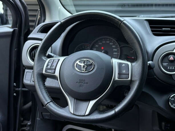 toyota-yaris-bensin-2011-big-12