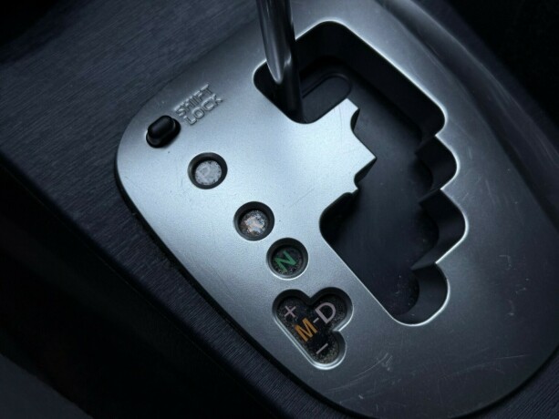 toyota-yaris-bensin-2011-big-24