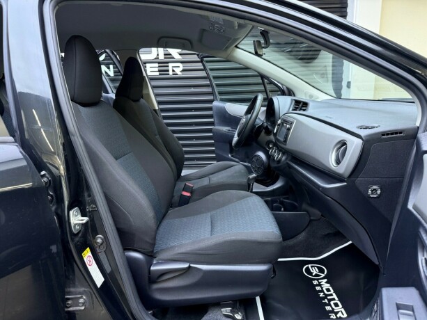 toyota-yaris-bensin-2011-big-27