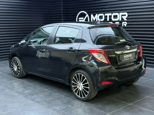 toyota-yaris-bensin-2011-big-1