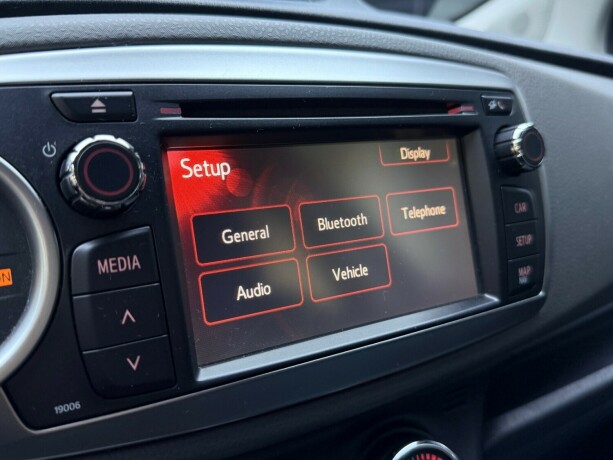 toyota-yaris-bensin-2011-big-21