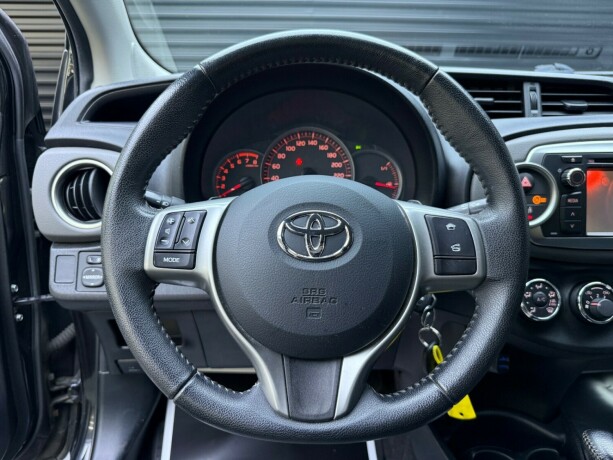 toyota-yaris-bensin-2011-big-13