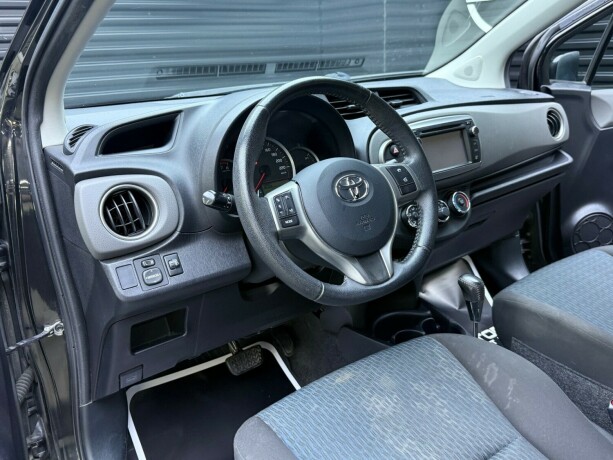 toyota-yaris-bensin-2011-big-10