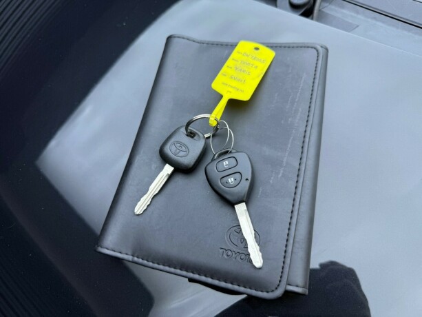 toyota-yaris-bensin-2011-big-35